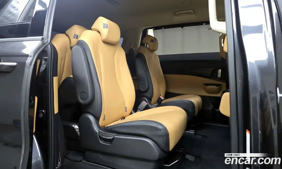 Kia Canival 2023 3.5 Автомат в Москве № 16217, фото 1