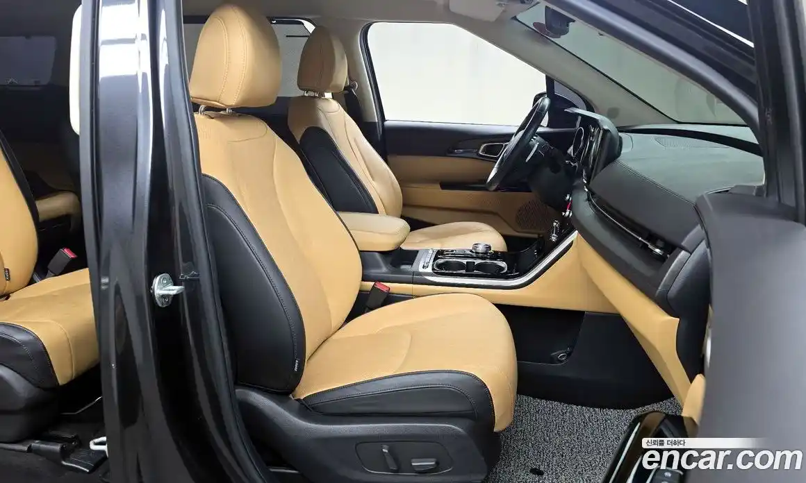 Kia Canival 2023 3.5 Автомат в Москве № 16217, фото 3