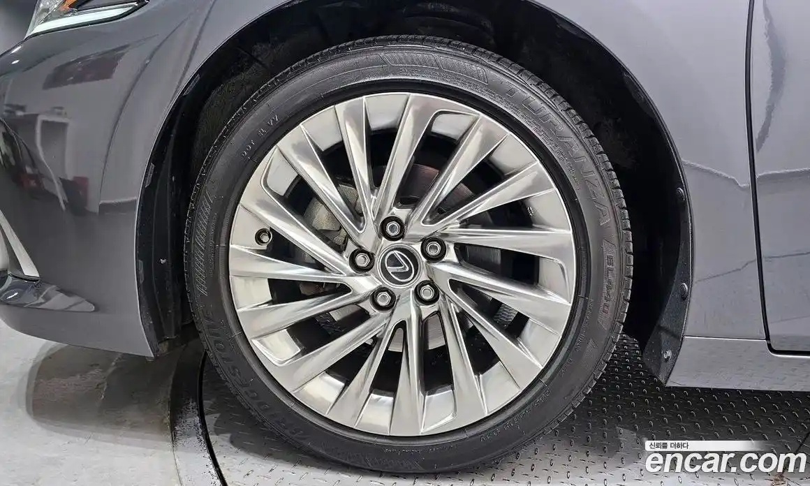 Lexus ES 2023 2.5 Автомат в Москве № 168086, фото 7