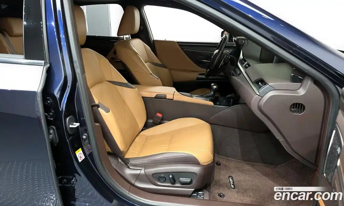 Lexus ES 2019 2.5 Автомат в Москве № 168266, фото 17