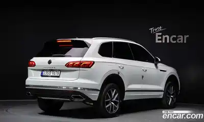 Volkswagen Touareg 2023 3.0 Автомат в Москве № 168449, миниатюра 2