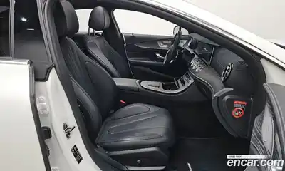 Mercedes-Benz CLS-Class 2023 3.0 Автомат в Москве № 179965, миниатюра 2