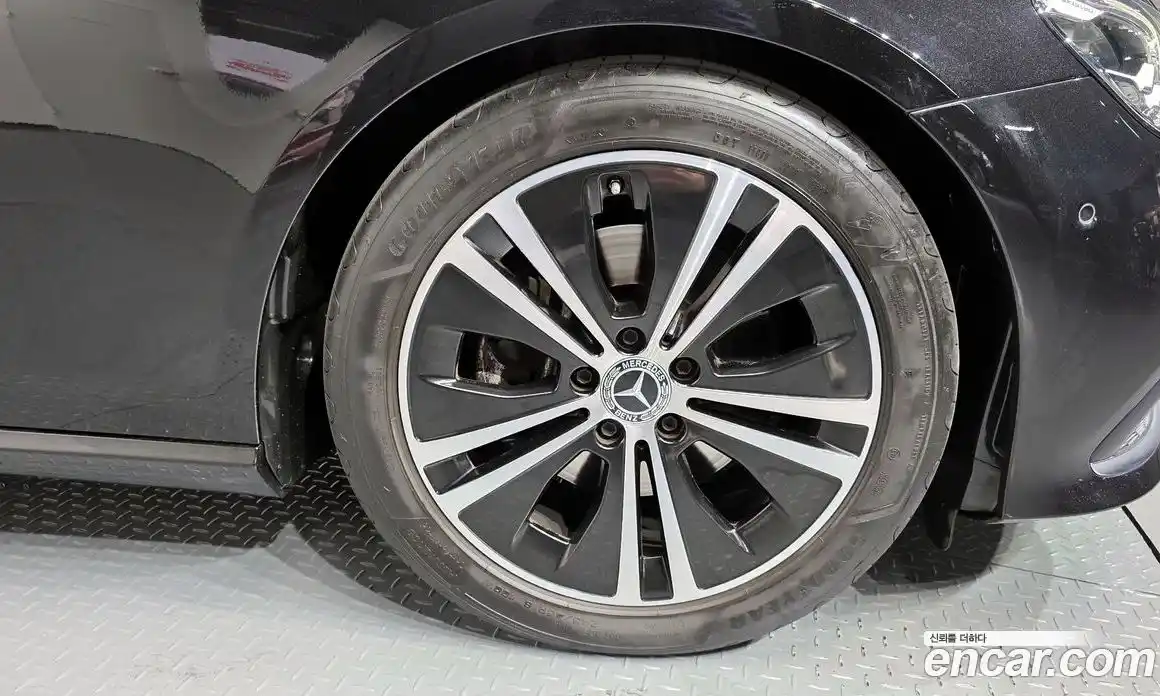 Mercedes-Benz E-Class 2021 2.0 Автомат в Москве № 195088, фото 11