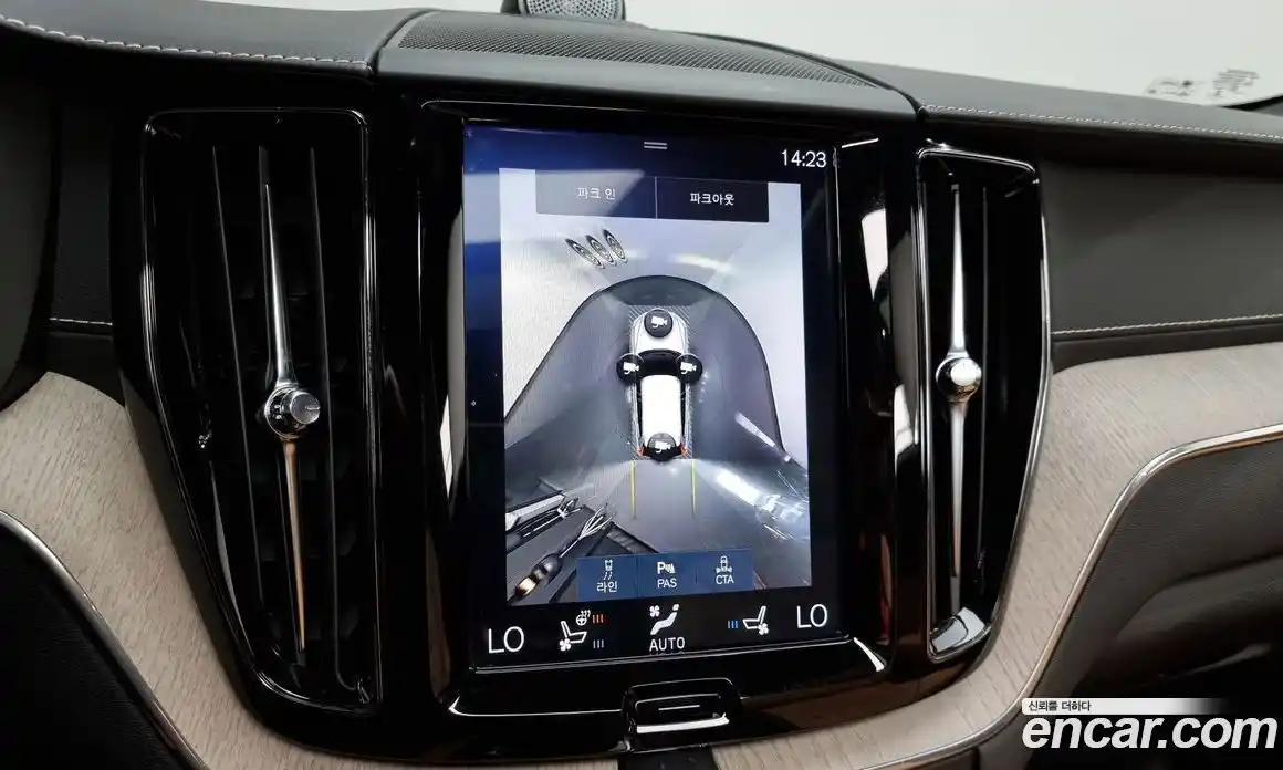 Volvo XC60 2019 2.0 Автомат в Москве № 197034, фото 11