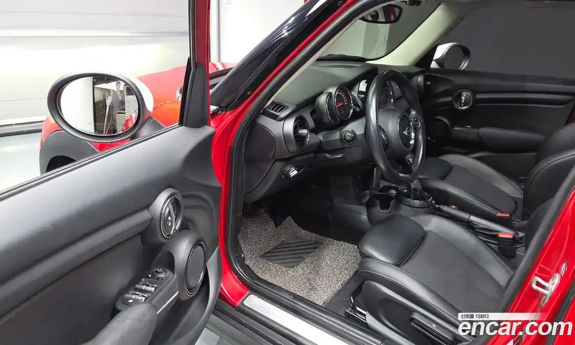 Mini Cooper 2016 1.5 Автомат в Москве № 198385, фото 11