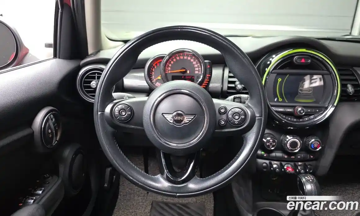 Mini Cooper 2016 1.5 Автомат в Москве № 198385, фото 13