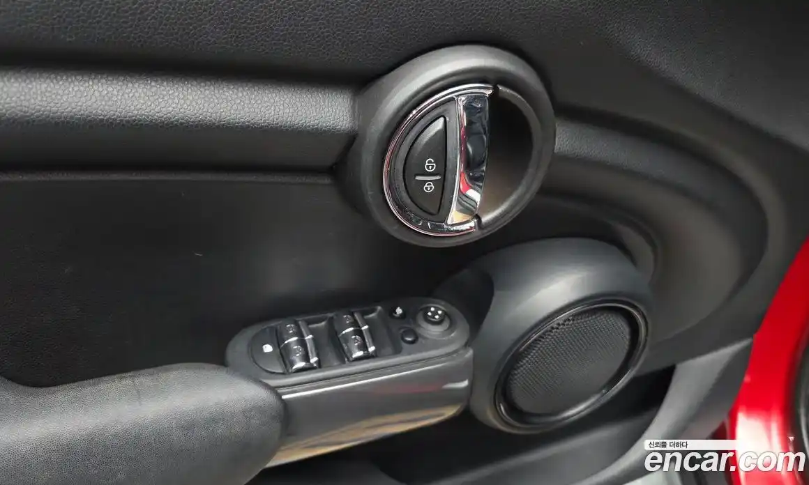 Mini Cooper 2016 1.5 Автомат в Москве № 198385, фото 18