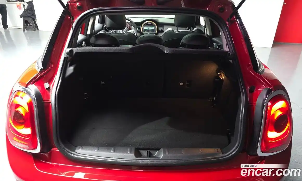 Mini Cooper 2016 1.5 Автомат в Москве № 198385, фото 20