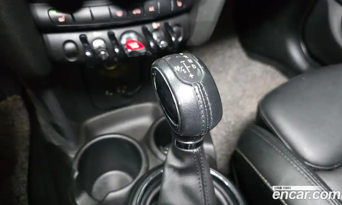 Mini Cooper 2016 1.5 Автомат в Москве № 198385, фото 9