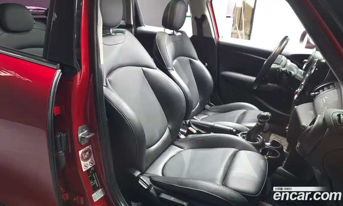 Mini Cooper 2016 1.5 Автомат в Москве № 198385, фото 10