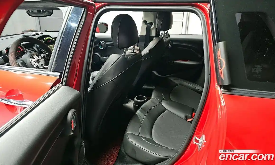 Mini Cooper 2015 1.5 Автомат в Москве № 198499, фото 11