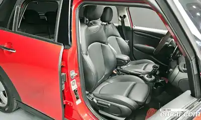 Mini Cooper 2015 1.5 Автомат в Москве № 198499, миниатюра 12