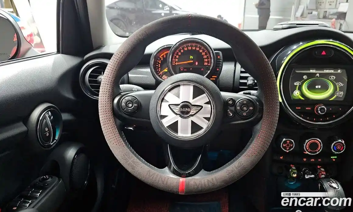 Mini Cooper 2015 1.5 Автомат в Москве № 198499, фото 13