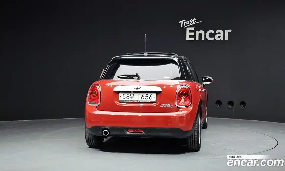 Mini Cooper 2015 1.5 Автомат в Москве № 198499, фото 4