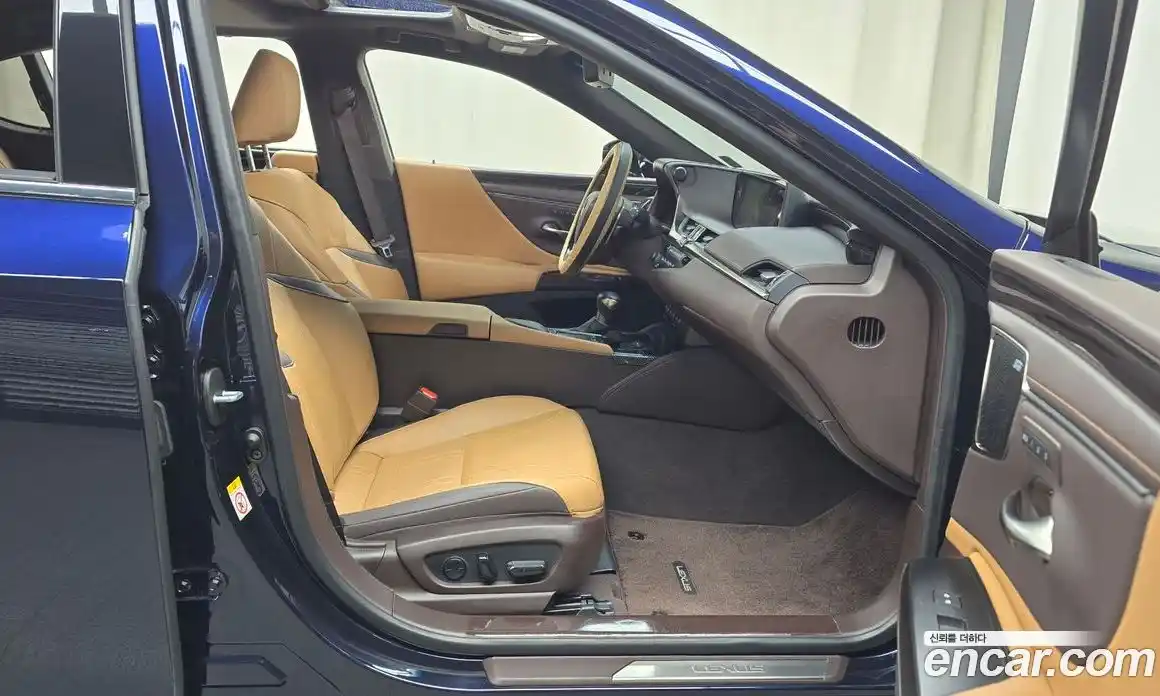 Lexus ES 2019 2.5 Автомат в Москве № 198868, фото 17