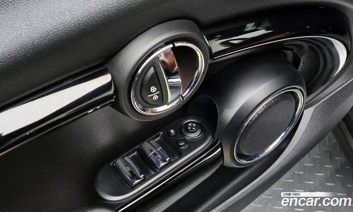 Mini Cooper Convertible 2017 2.0 Автомат в Москве № 199930, фото 19