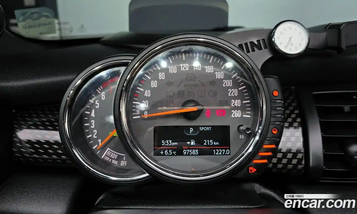 Mini Cooper Convertible 2017 2.0 Автомат в Москве № 199930, фото 8