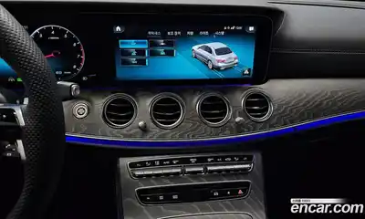 Mercedes-Benz E-Class 2023 2.0 Автомат в Москве № 206352, миниатюра 3