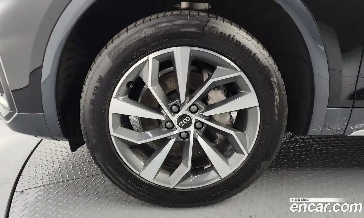 Audi Q5 2023 2.0 Автомат в Москве № 207359, фото 17