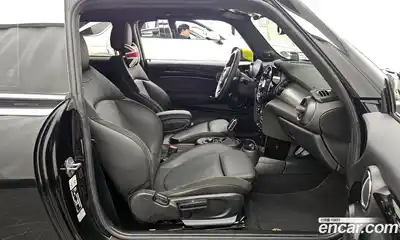 Mini Cooper 2024 Автомат в Москве № 214270, миниатюра 3