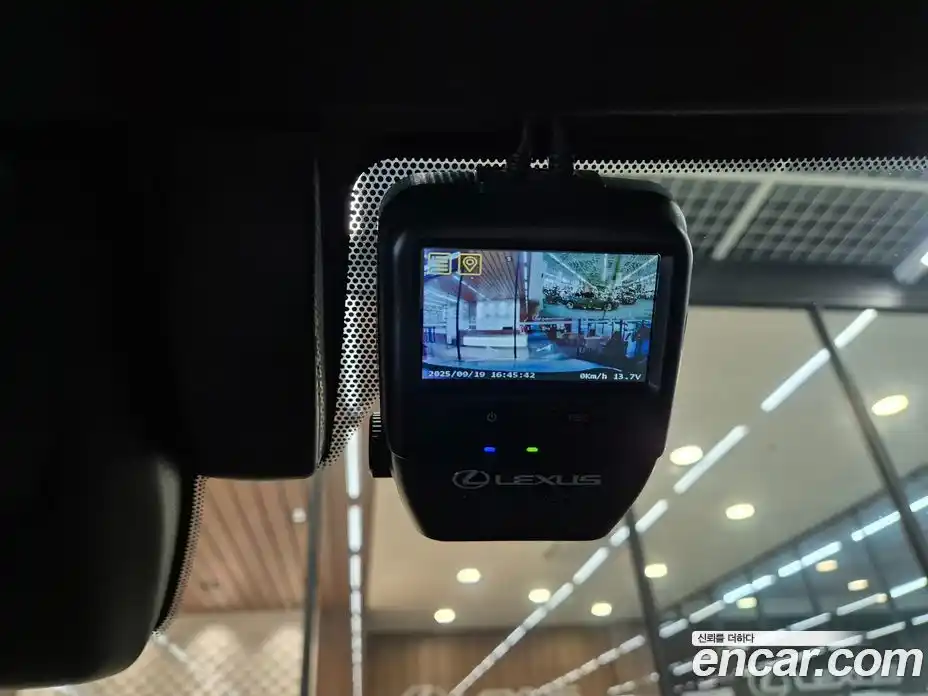 Lexus UX 2025 2.0 Вариатор в Москве № 214756, фото 13
