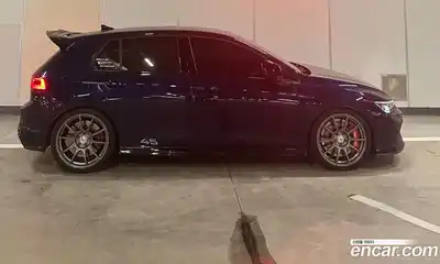 Volkswagen Golf 2023 2.0 Автомат в Москве № 214881, миниатюра 2