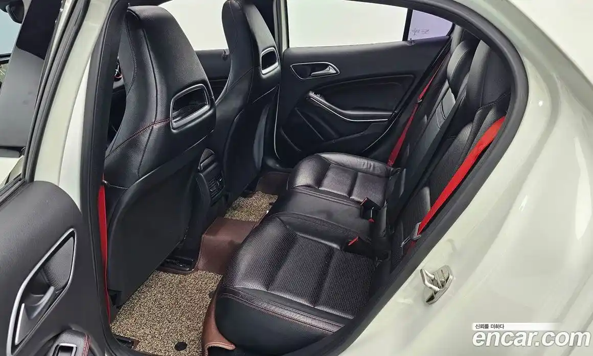 Mercedes-Benz GLA-Class 2016 2.0 Автомат в Москве № 223242, фото 12