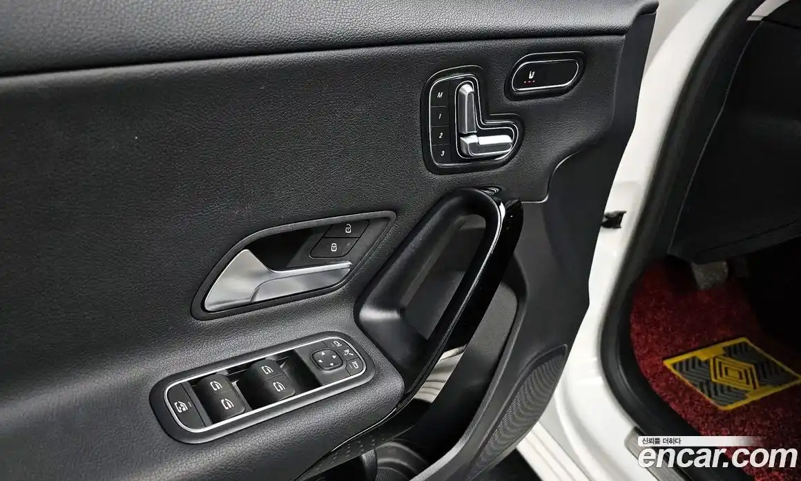 Mercedes-Benz A-Class 2019 2.0 Автомат в Москве № 224149, фото 11