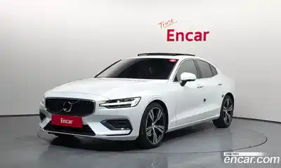 Volvo S60, 2022