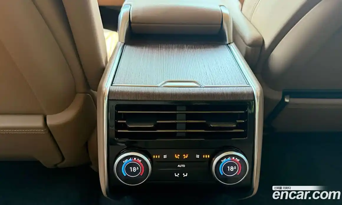 Land Rover Range-Rover 2024 4.4 Автомат в Москве № 231311, фото 14