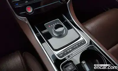 Jaguar XE, 2016