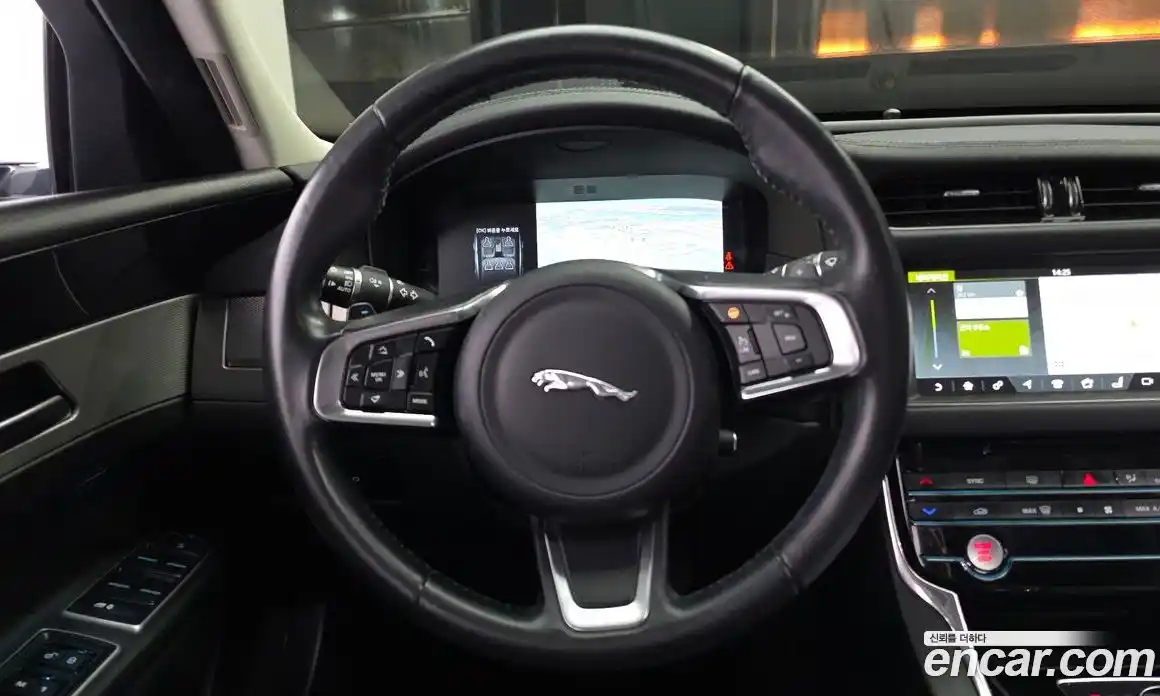 Jaguar XF 2018 2.0 Автомат в Москве № 256079, фото 3