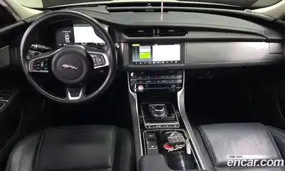 Jaguar XF 2018 2.0 Автомат в Москве № 256079, миниатюра 9