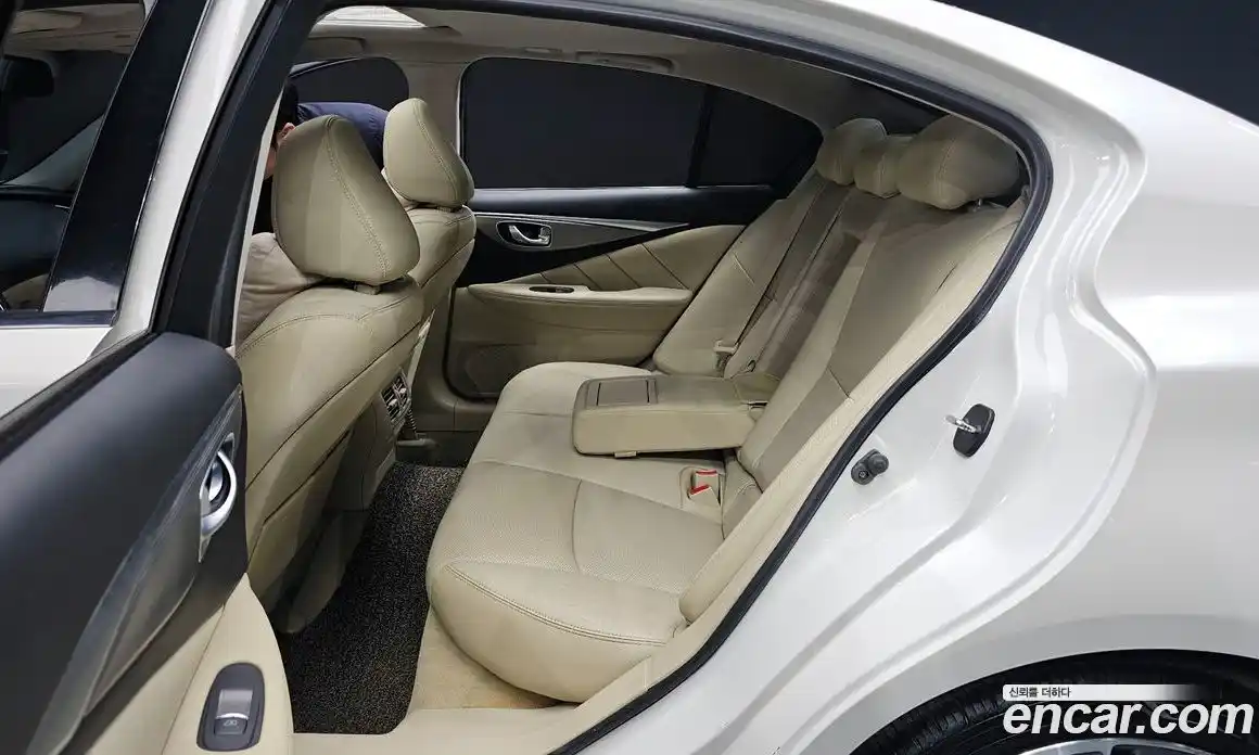 Infiniti Q50 2016 2.1 Автомат в Москве № 256150, фото 12