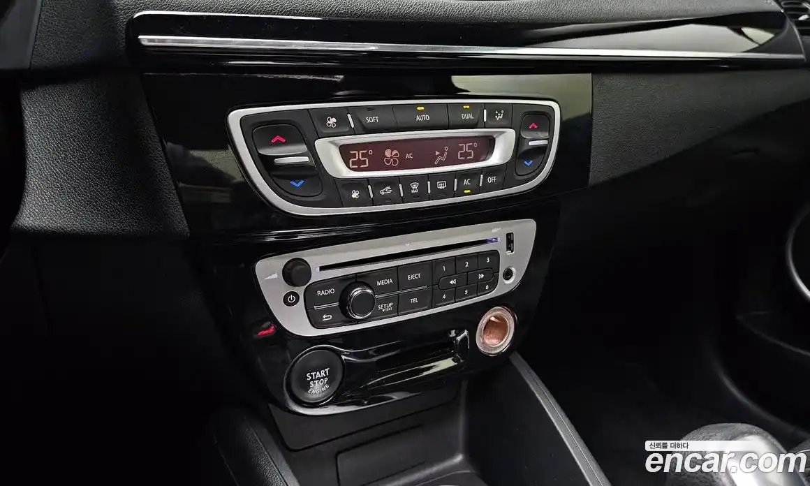 Renault SM3 2016 1.6 Автомат в Москве № 328348, фото 16