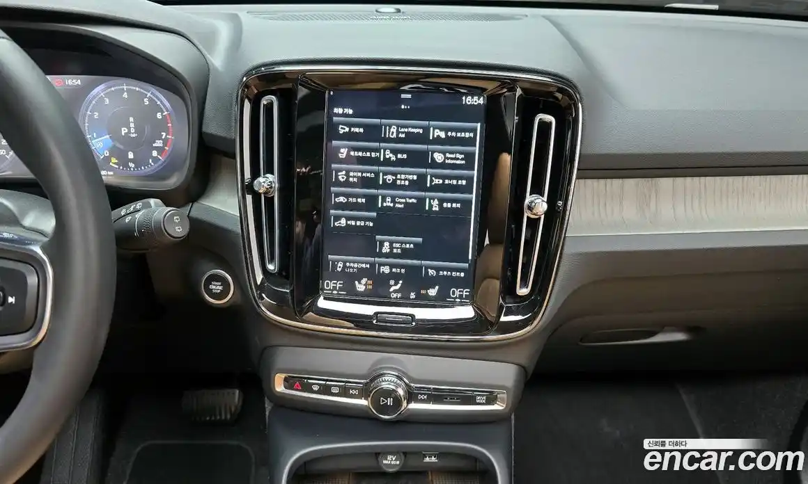 Volvo XC40 2022 2.0 Автомат в Москве № 344086, фото 14