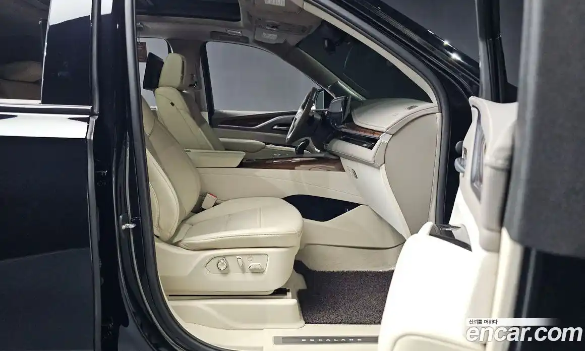 Cadillac Escalade 2023 6.2 Автомат в Москве № 387042, фото 11