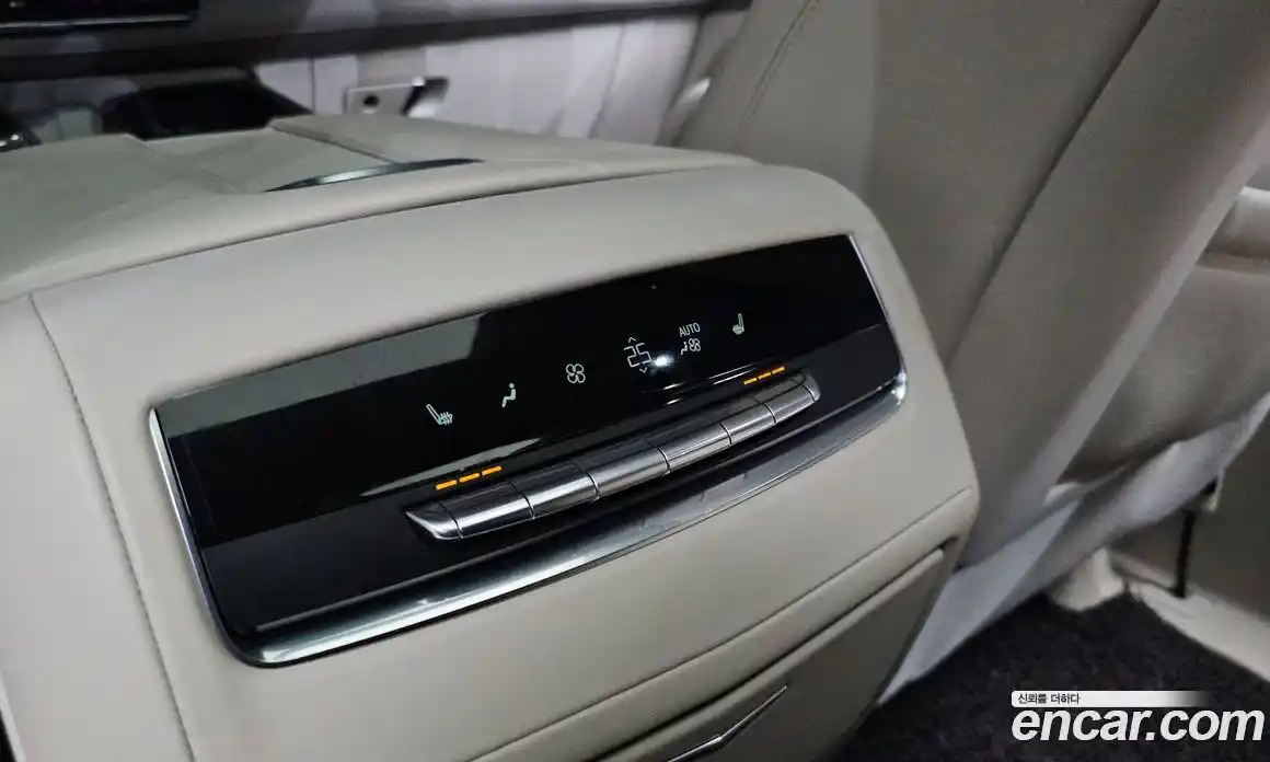 Cadillac Escalade 2023 6.2 Автомат в Москве № 387042, фото 18