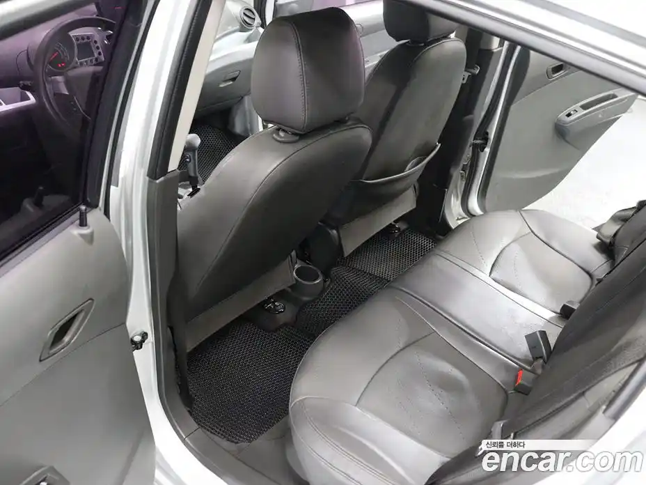 Chevrolet Spark 2013 1.0 Автомат в Москве № 95696, фото 16