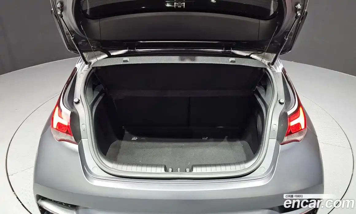 Hyundai Veloster 2020 2.0 Механическая в Москве № 108188, фото 17