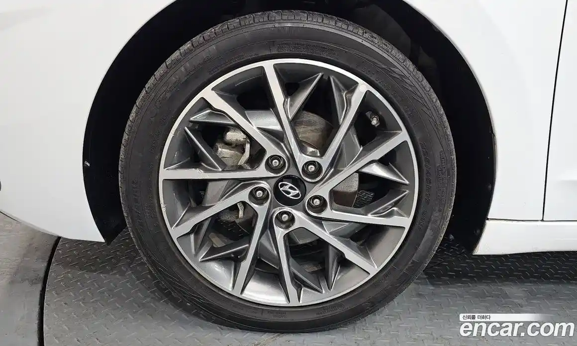 Hyundai Avante 2020 1.6 Автомат в Москве № 112932, фото 5