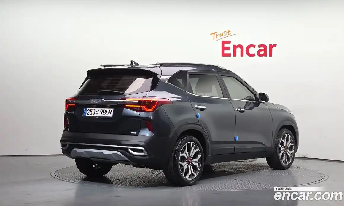 Kia Seltos 2023 1.6 Автомат в Москве № 114161, фото 2