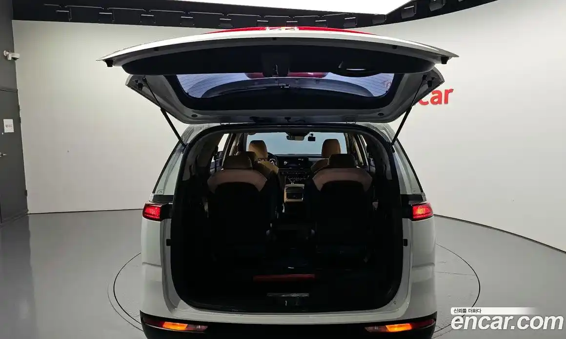 Kia Canival 2023 2.2 Автомат в Москве № 122924, фото 15