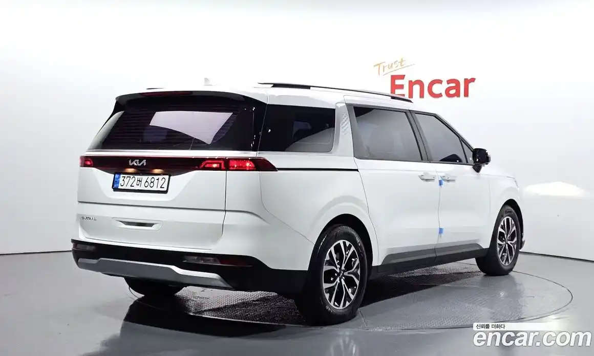 Kia Canival 2023 2.2 Автомат в Москве № 122924, фото 3