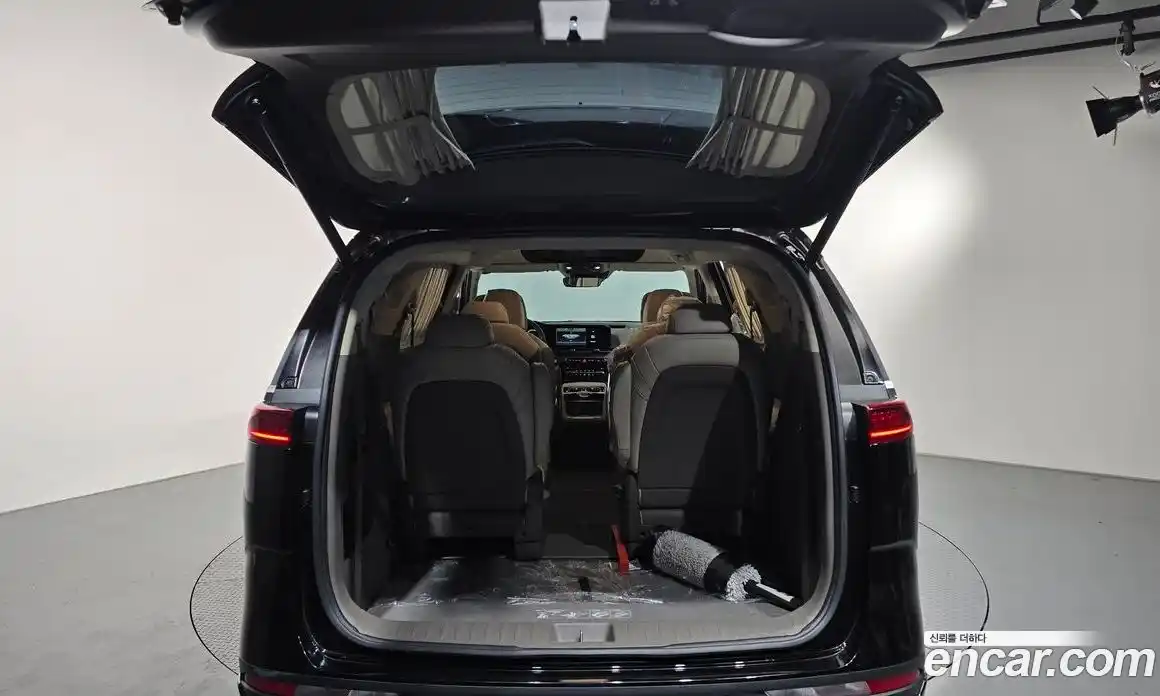 Kia Canival 2023 3.5 Автомат в Москве № 123095, фото 4