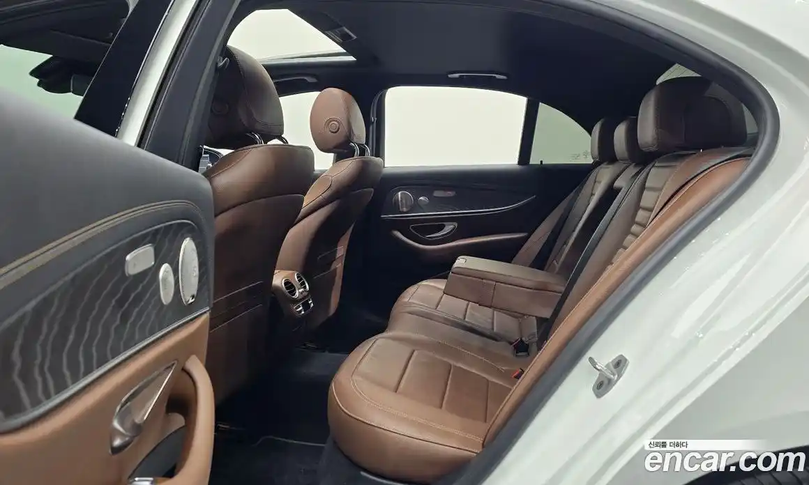 Mercedes-Benz E-Class 2022 2.0 Автомат в Москве № 143066, фото 12