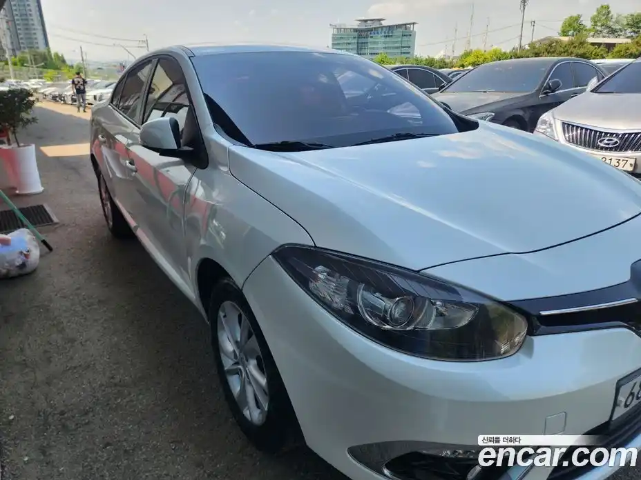 Renault SM3 2015 1.6 Автомат в Москве № 152351, фото 2