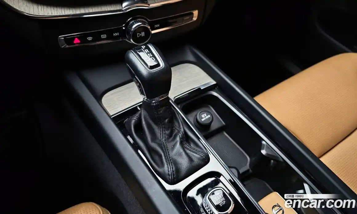 Volvo XC60 2018 2.0 Автомат в Москве № 164410, фото 16