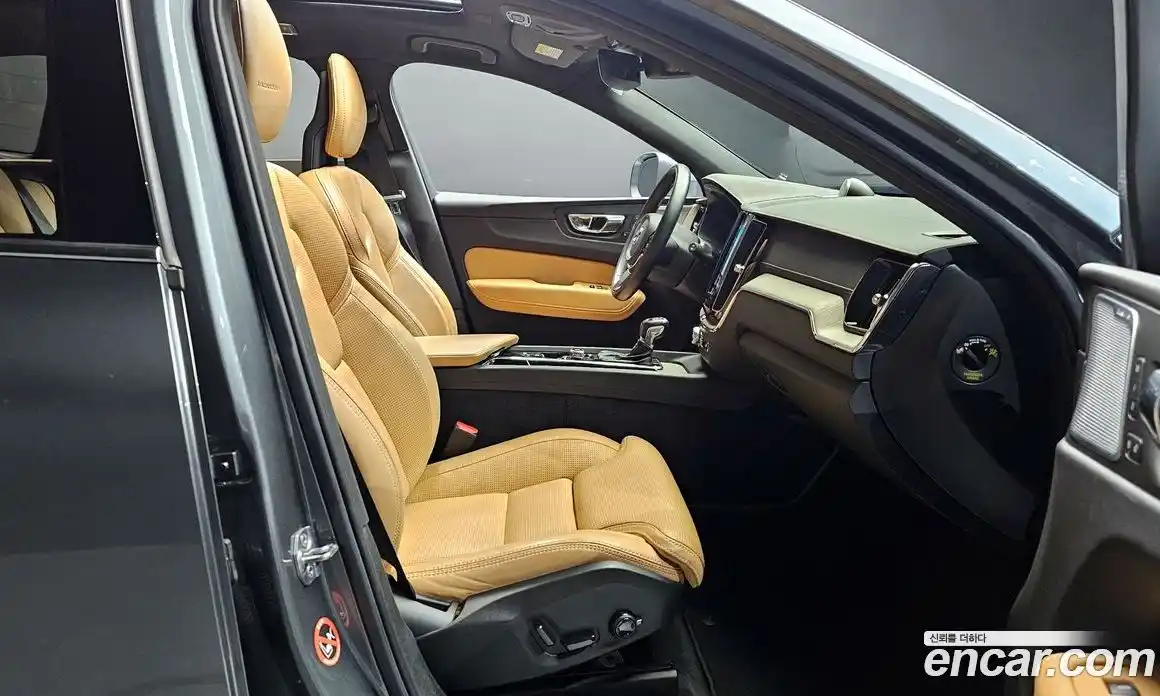 Volvo XC60 2018 2.0 Автомат в Москве № 164410, фото 9