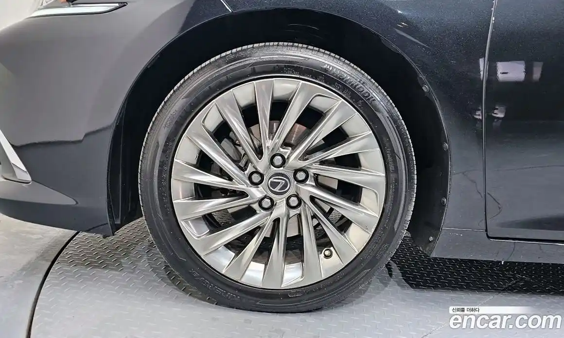 Lexus ES 2021 2.5 Автомат в Москве № 168223, фото 19